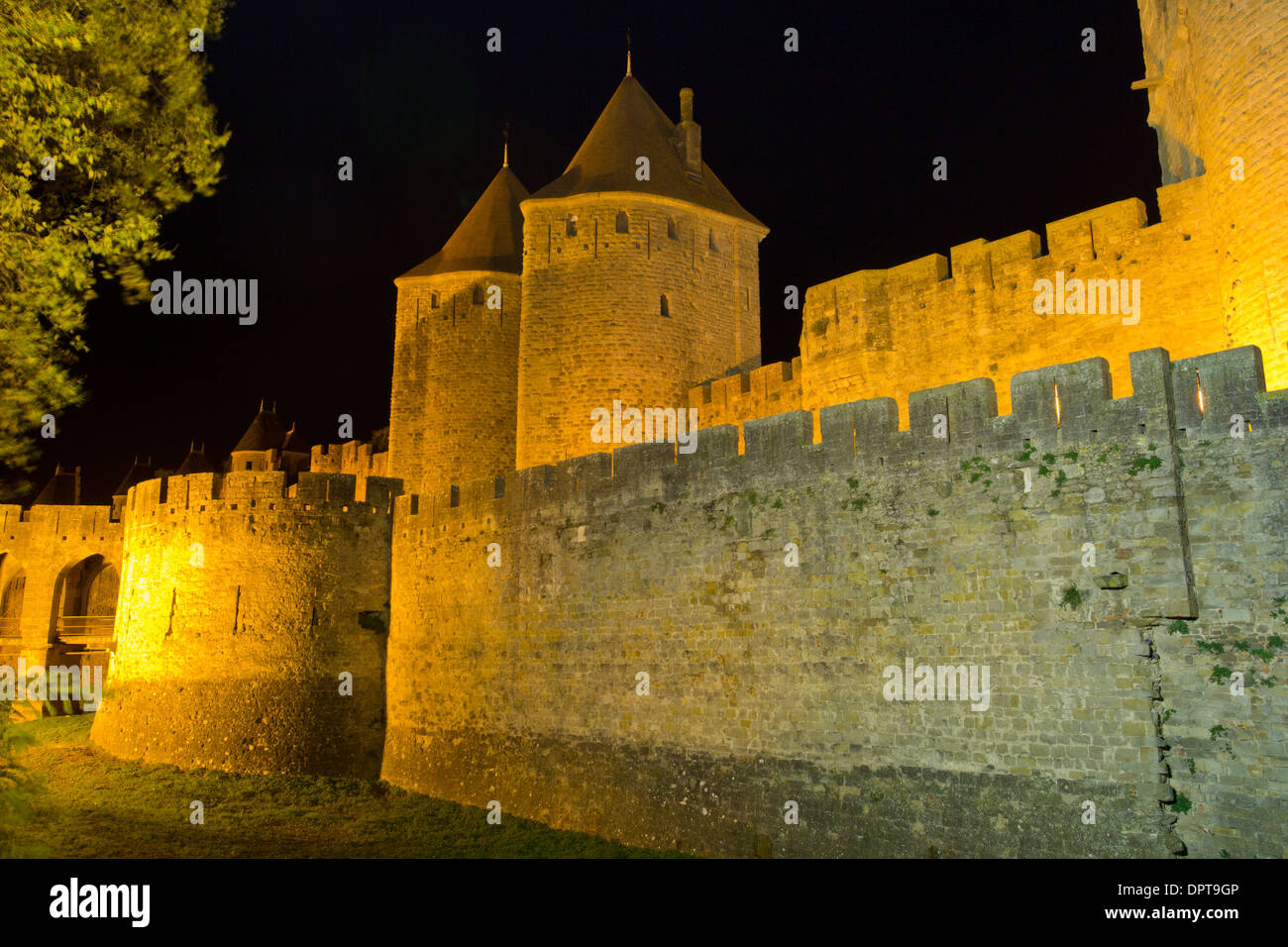 Les fortifications médiévales de l'ancienne citadelle de Carcassonne au sud-ouest de la France Banque D'Images