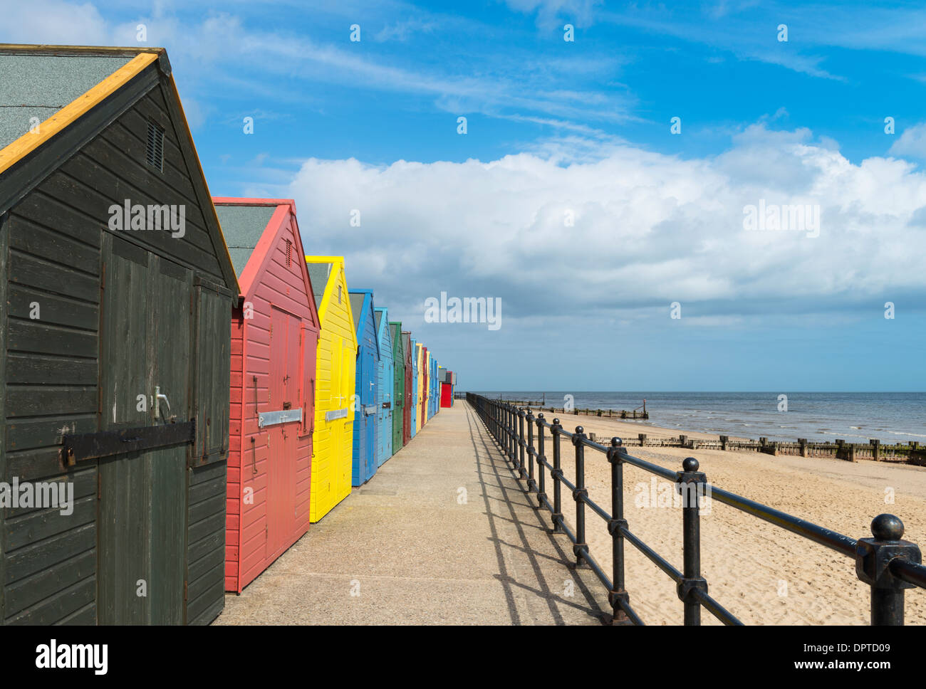 Cabines de plage à Mundesley, Norfolk, Royaume-Uni. Banque D'Images