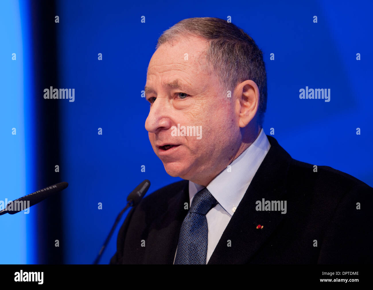 Munich, Allemagne. 16 janvier, 2016. Président de la Fédération internationale de l'automobile FIA, Jean Todt, parle au cours de la présentation de l'ADAC award 'Yellow Angel 2014' à Munich, Allemagne, 16 janvier 2016. Todt représenté pilote de course Michael Schumacher, qui a remporté le prix comme "personne de l'année". Photo : Tobias HASE/dpa/Alamy Live News Banque D'Images