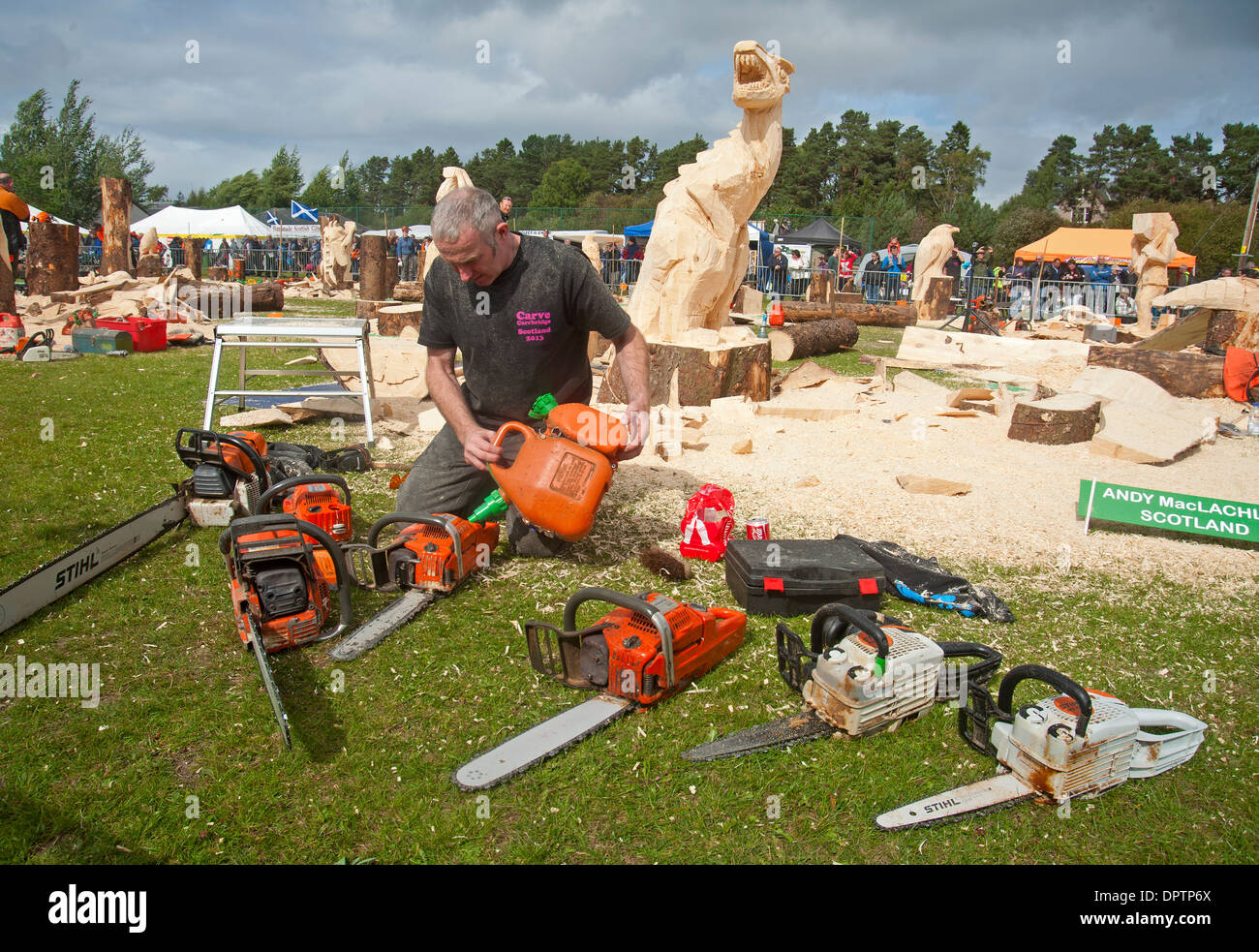 Sculpture sur bois à la tronçonneuse Carrbridge Concours annuel 2013. 9222 SCO Banque D'Images