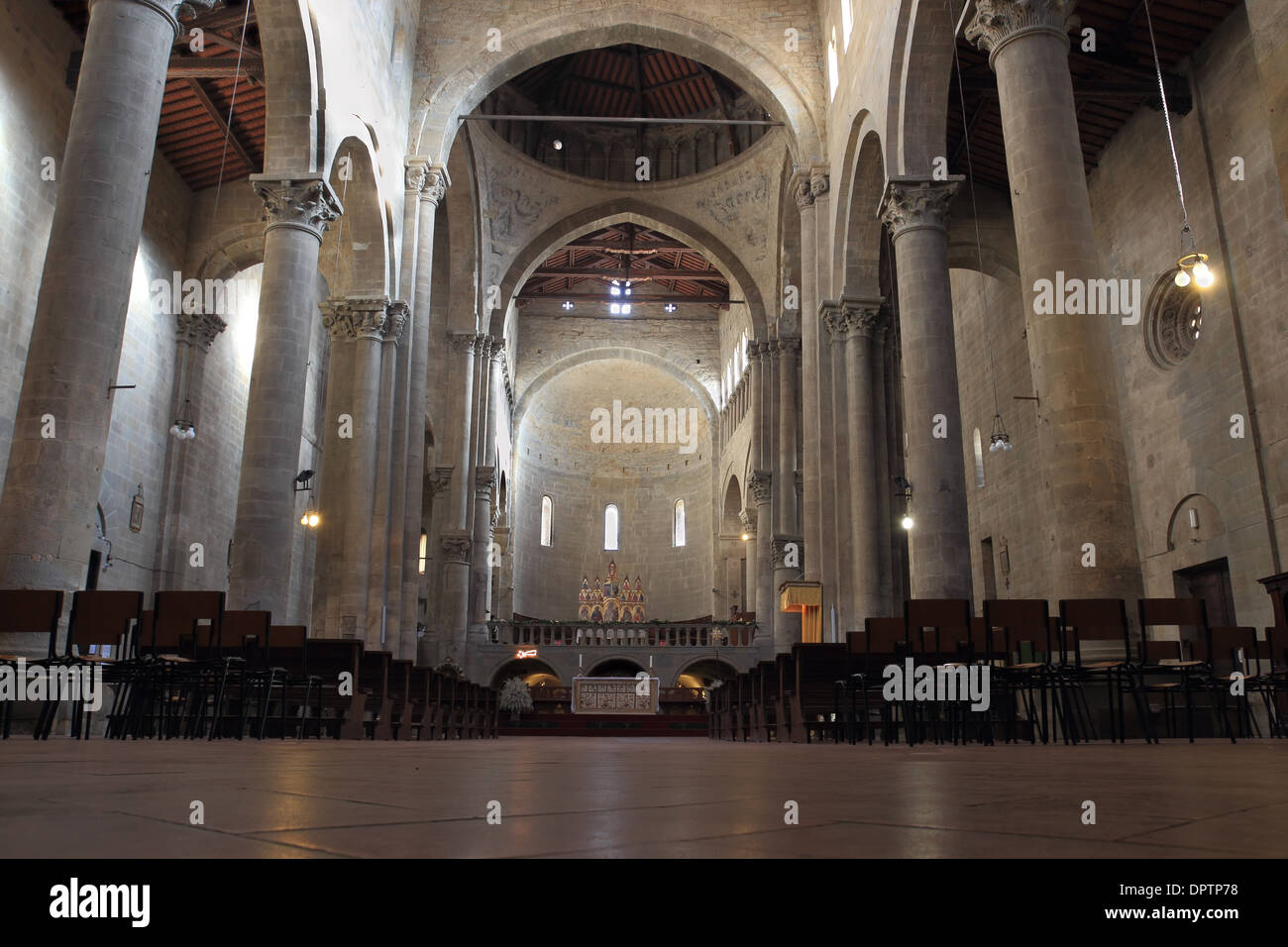 Santa Maria della Pieve intérieur, église gothique à Arezzo, Toscane Banque D'Images