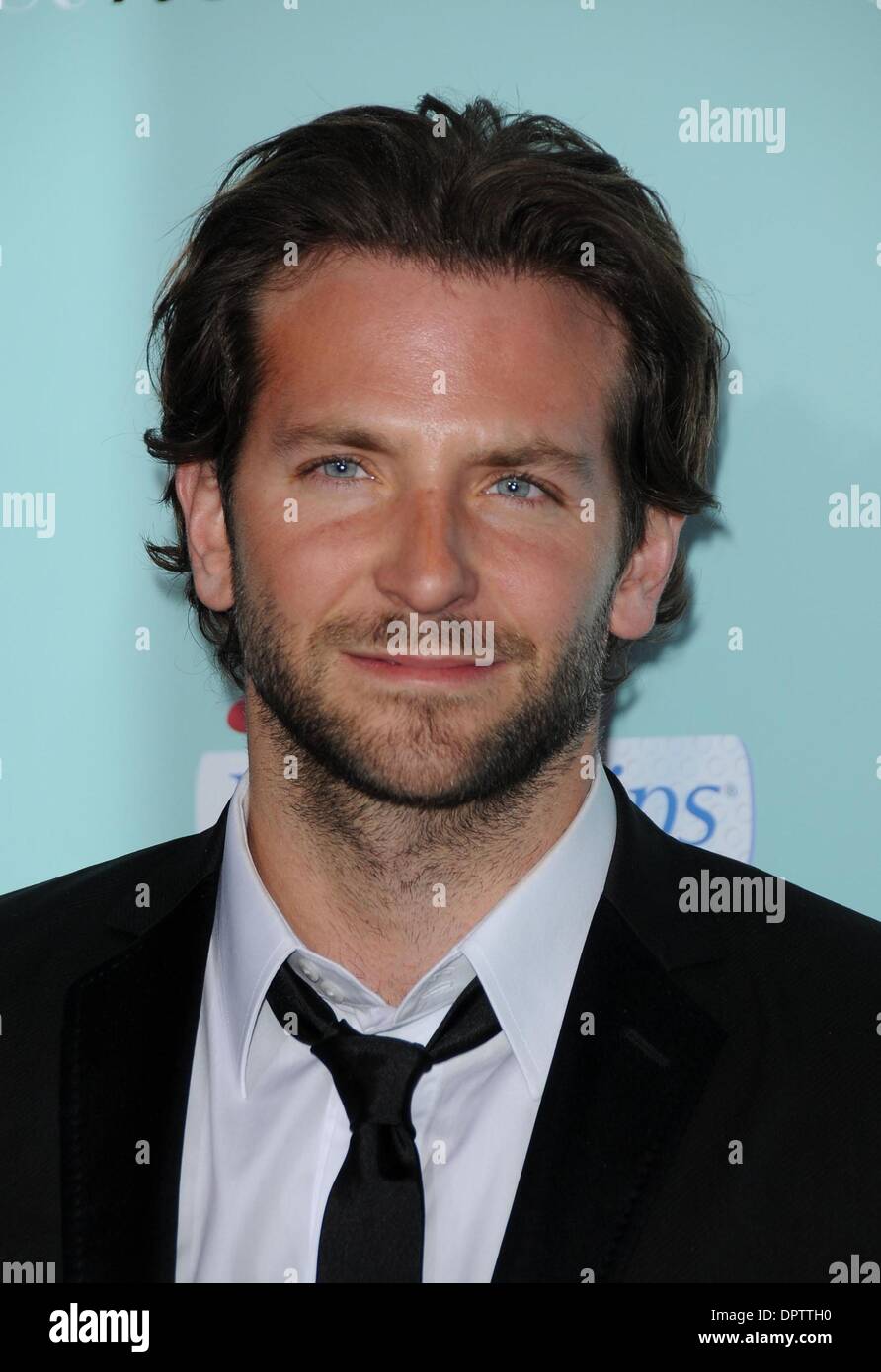 Feb 02, 2009 - Los Angeles, Californie, USA - l'Acteur BRADLEY COOPER à l 'Il est juste pas qu'en vous' Première mondiale tenue au Théâtre chinois de Grauman;s, Hollywood (crédit Image : Â© Paul Fenton/ZUMA Press) Banque D'Images