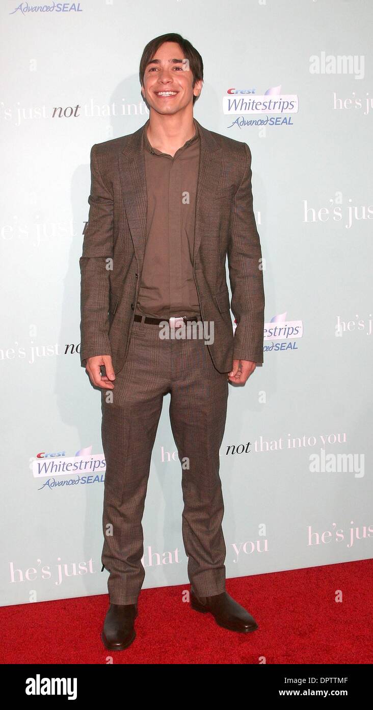 Feb 02, 2009 - Los Angeles, Californie, USA - l'Acteur JUSTIN LONG au 'Il est juste pas qu'en vous' Première mondiale tenue au Théâtre chinois de Grauman;s, Hollywood (crédit Image : Â© Paul Fenton/ZUMA Press) Banque D'Images