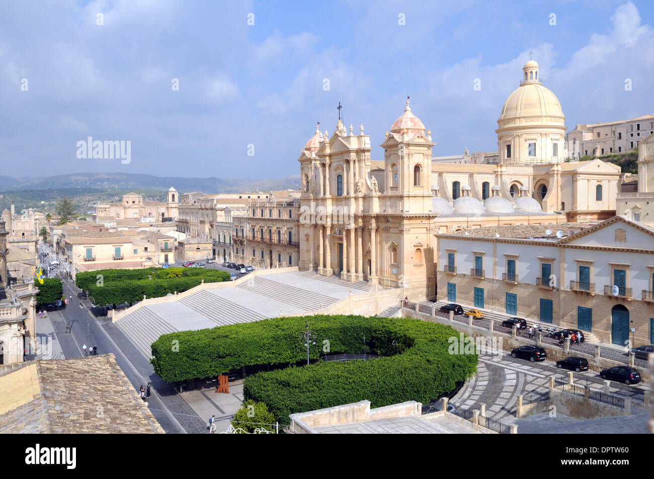 Vue sur la cathédrale de St Nicolas à Noto, la ville baroque inscrite au Patrimoine Mondial de l'UNESCO en Sicile Banque D'Images