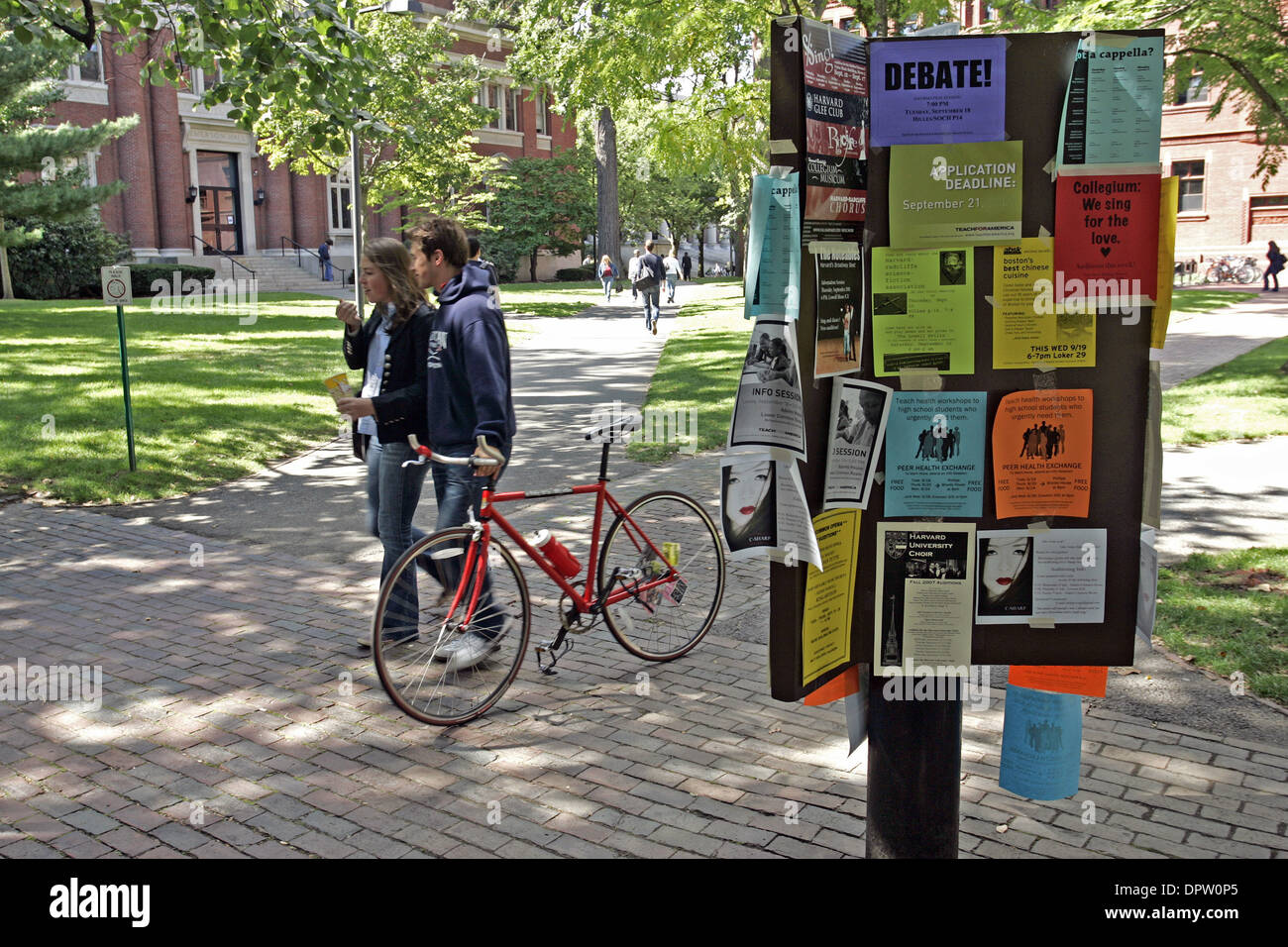 Les étudiants de la Harvard Yard Cambridge MA. Banque D'Images