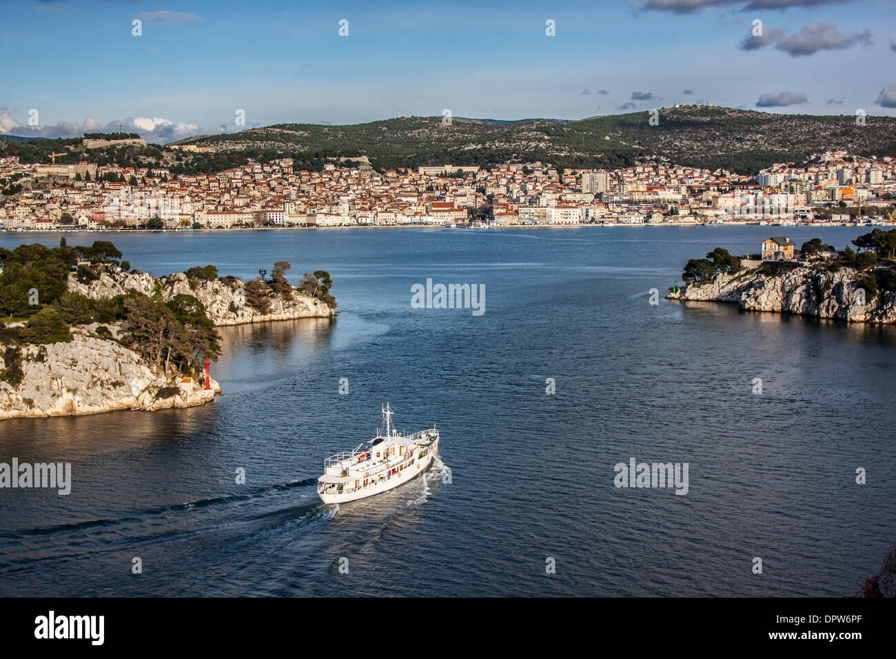 La ville de Sibenik et st. Vue mer de canal ante Banque D'Images