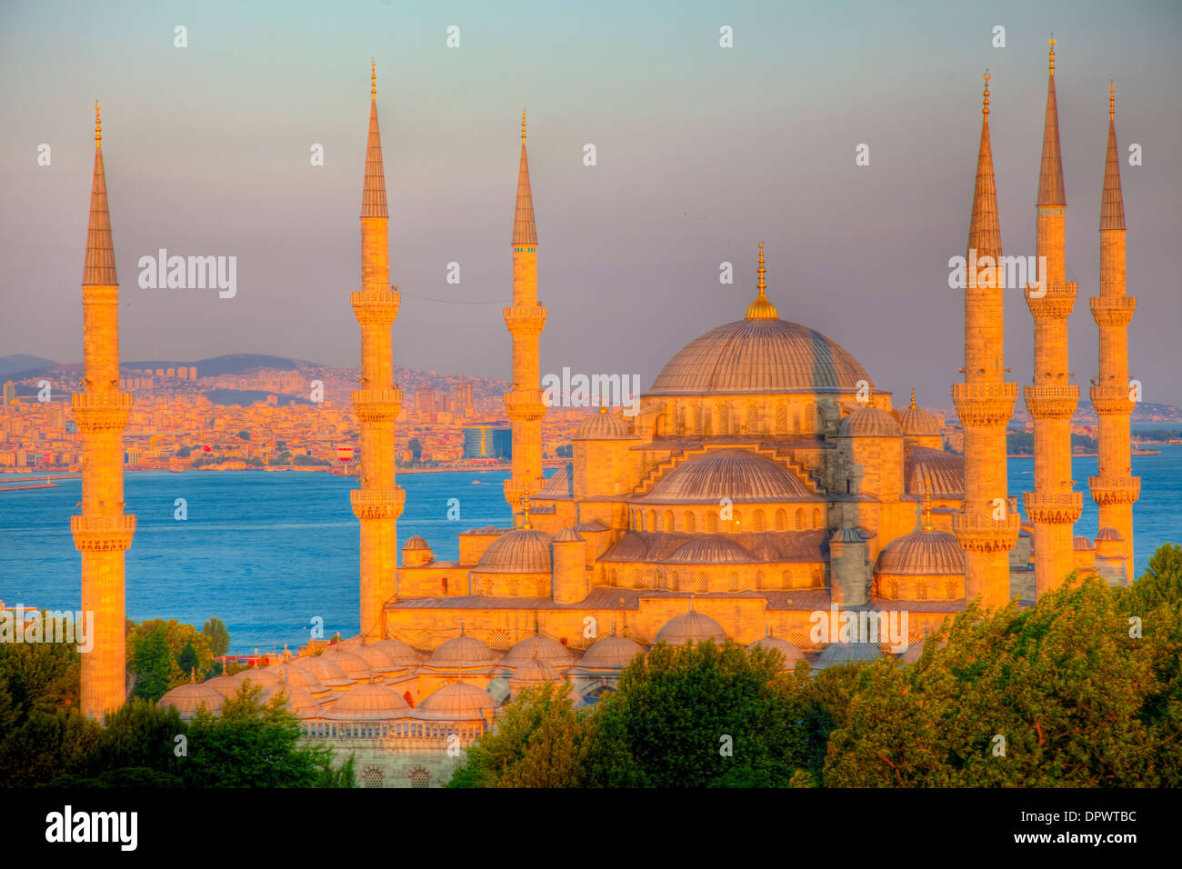 La Mosquée Bleue, Istanbul, Turquie, construit 1609, près de la mer Noire, le Bosphore, Site du patrimoine mondial Banque D'Images