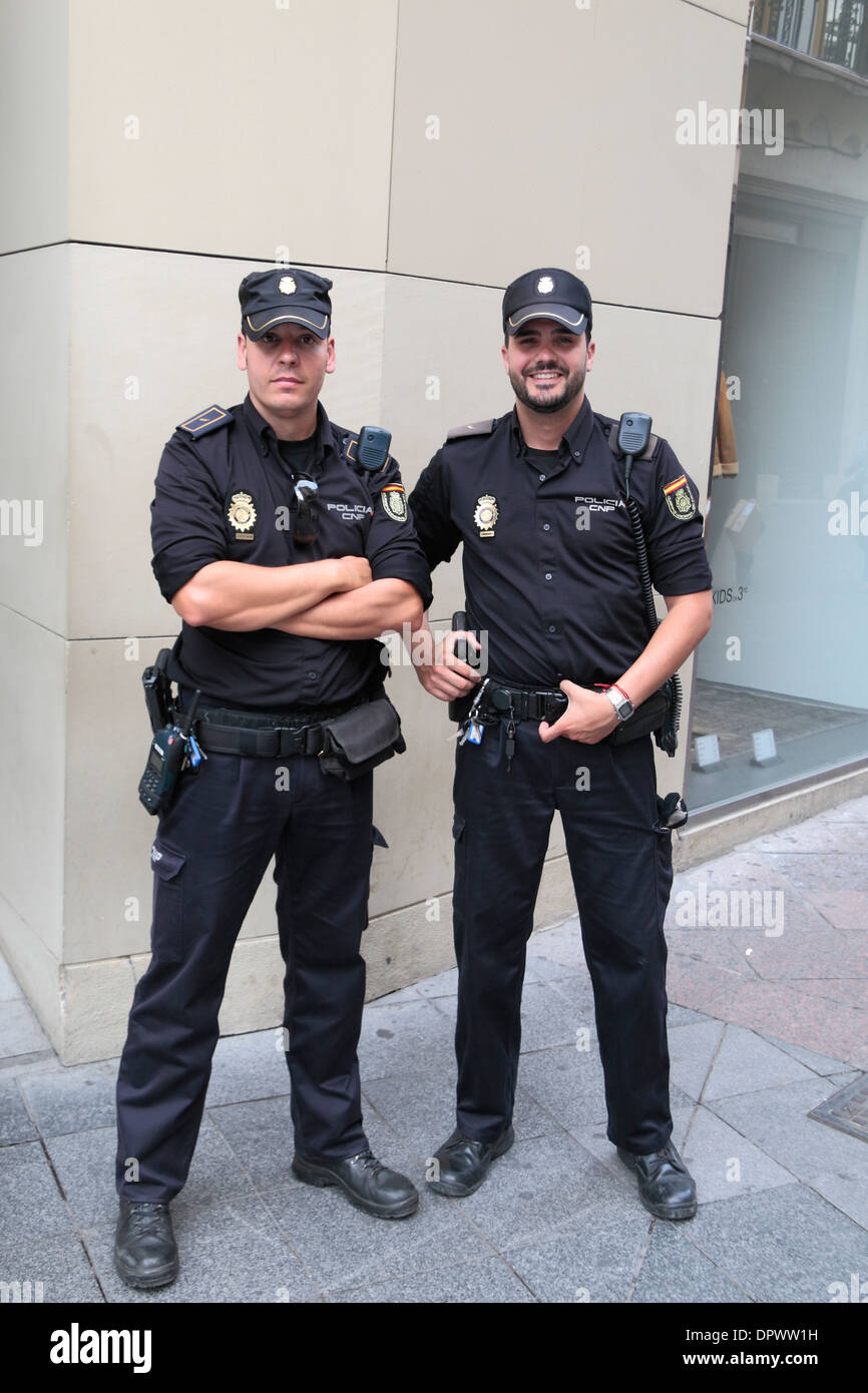 Deux policiers de la Force nationale de Police (Policia Cuerpo Nacional de Policía ou CNP) Séville (Séville), Andalousie, espagne. Banque D'Images