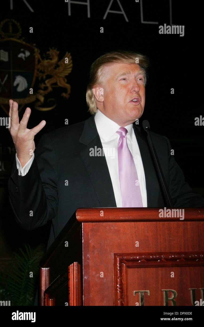 Jan 29, 2009 - New York, New York, USA - Businessman Donald Trump assiste à la conférence de presse d'introduire une nouvelle réalité MTV show 'les filles de Hedsor » au Trump Tower. (Crédit Image : Â© Nancy/Kaszerman ZUMA Press) Banque D'Images