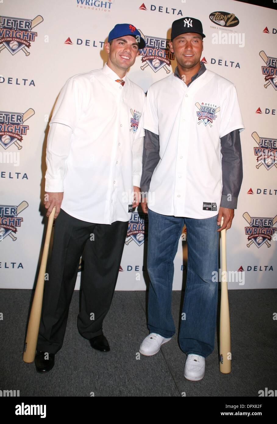 Apr 03, 2009 - New York, New York, USA - (L-R) des joueurs de baseball New York a rencontré David WRIGHT et New York Yankee DEREK JETER assister à la conférence de presse qui annonçait le 'Delta's Jeter/Wright Batting Challenge' de bénéficier tour 2 et la Fondation David Wright Foundation qui a eu lieu à la Stone Rose Lounge. À la fin de la saison de baseball, Delta fera un don de 100 000 $ à la fondation Banque D'Images