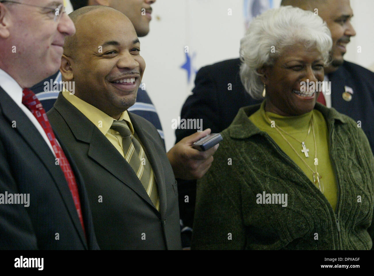 Nov 26, 2008 - Bronx, New York, USA - Le Bronx Comté démocratique Leader du Comité l'honorable Carl E. Heastie la tenue d'une réunion à l'AC est situé au 914 East 163rd. St. dans le Bronx. Photo : CARL E. Assemblymember HEASTIE (C). (Crédit Image : © Mariela Lombard/ZUMA Press) RESTRICTIONS : * New York * hors droits Journaux Banque D'Images