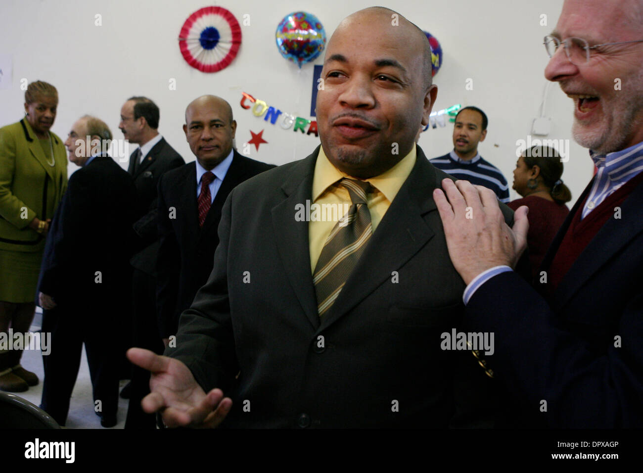 Nov 26, 2008 - Bronx, New York, USA - Le Bronx Comté démocratique Leader du Comité l'honorable Carl E. Heastie la tenue d'une réunion à l'AC est situé au 914 East 163rd. St. dans le Bronx. Photo : CARL E. membre de l'Assemblée. HEASTIE (Crédit Image : © Mariela Lombard/ZUMA Press) RESTRICTIONS : * New York * hors droits Journaux Banque D'Images