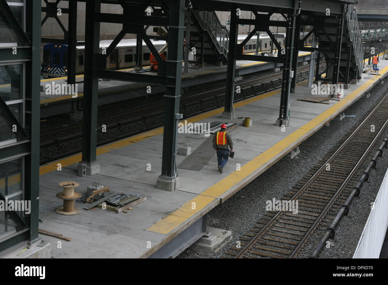 Apr 01, 2009 - Bronx, New York, USA - service de train à MTA Metro-North railroad station la plus récente au Moyen-Orient 153rd Yankees St. dans le Bronx est en construction. (Crédit Image : © Mariela Lombard/ZUMA Press) RESTRICTIONS : * New York * hors droits Journaux Banque D'Images