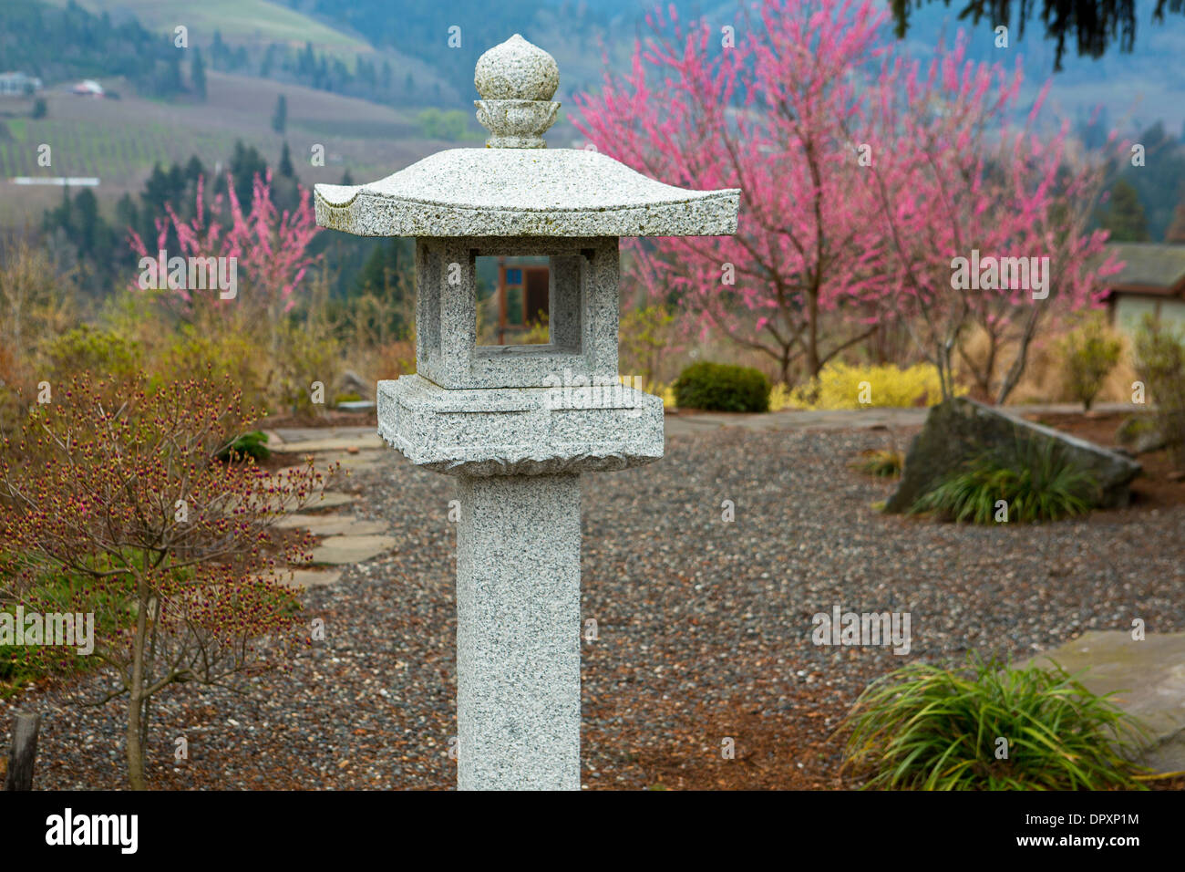 Le Jardin du patrimoine japonais dans la région de Hood River, Oregon. Au printemps. USA Banque D'Images