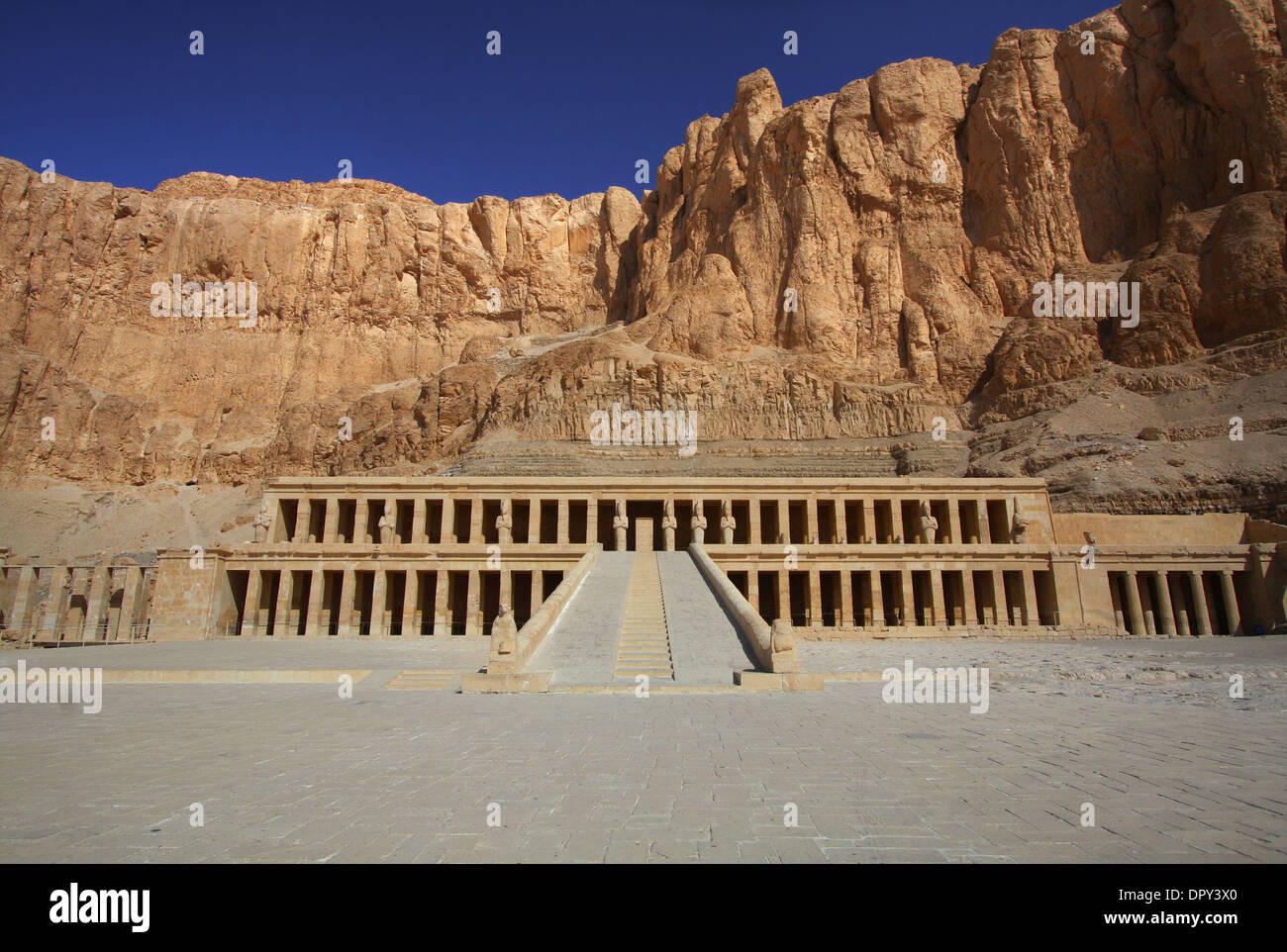 Le temple d'Hatshepsout dans la Vallée des Rois près de Louxor en Égypte Banque D'Images
