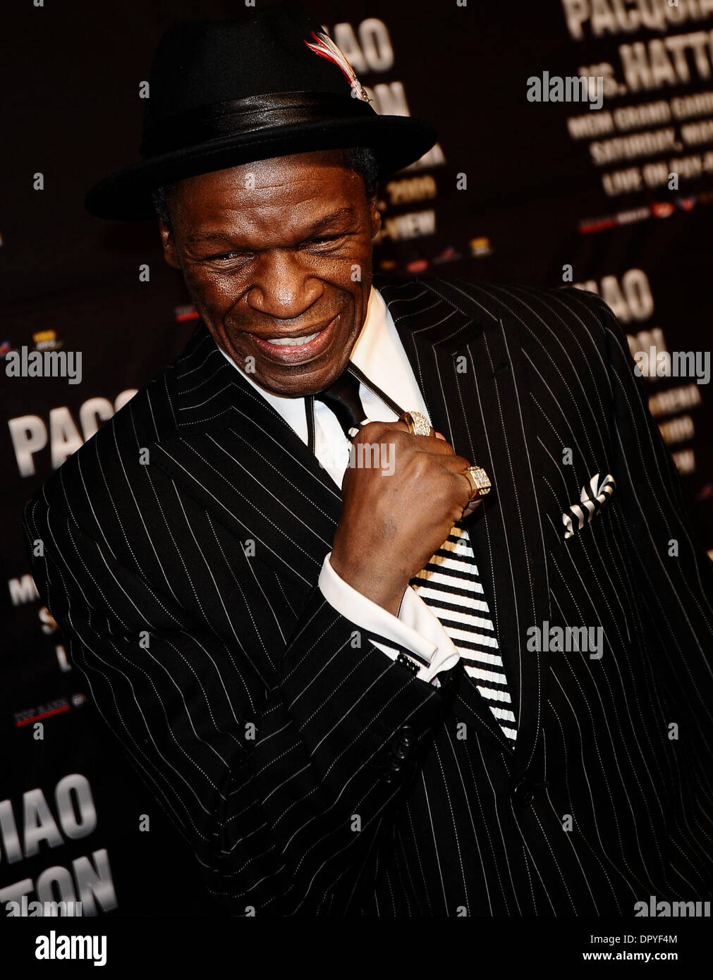 Mar 31, 2009 - Hollywood, Californie, USA - Floyd Mayweather SR., le formateur de Hatton arrive pendant la Ricky Hatton à Manny Pacquaio tapis rouge lundi soir. Les deux superstars de boxe a décidé d'un gala à promouvoir leur Mai 2 Showdown at Las Vegas' MGM Grand, couvrant de stars de cinéma Mickey Rourke et Mark Wahlberg en dehors de la célèbre Hollywood Roosevelt Hotel à Hollywood, CA. (Cre Banque D'Images