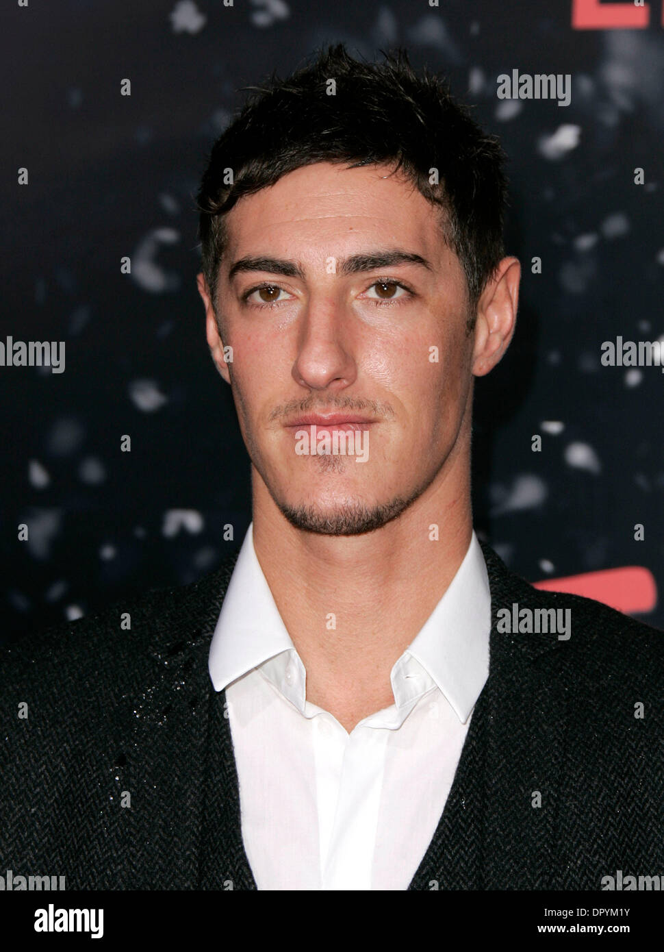 17 décembre 2008 - Hollywood, Californie, USA - l'Acteur Eric Balfour arrivant dans 'l'esprit' Los Angeles Premiere tenue au Théâtre Chinois de Mann. (Crédit Image : © Lisa O'Connor/ZUMA Press) Banque D'Images