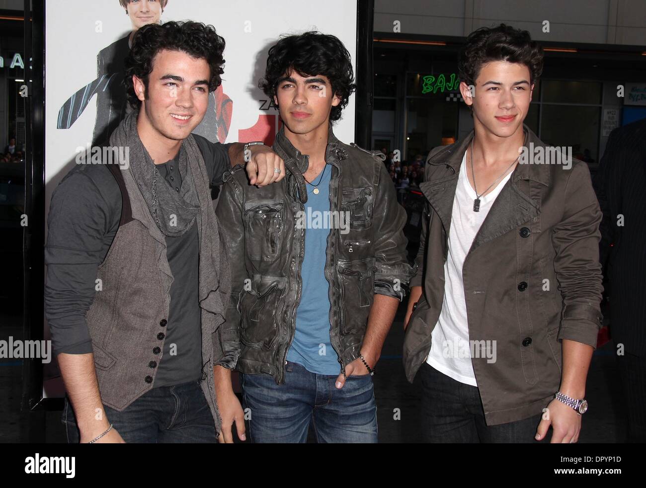 Apr 14, 2009 - Hollywood, Californie, USA - LES JONAS BROTHERS, Kevin, Joe et Nick arrivant à la '17 Again' Los Angeles Premiere Premiere tenue au Théâtre Chinois de Mann. (Crédit Image : Â© Lisa O'Connor/ZUMA Press) Banque D'Images