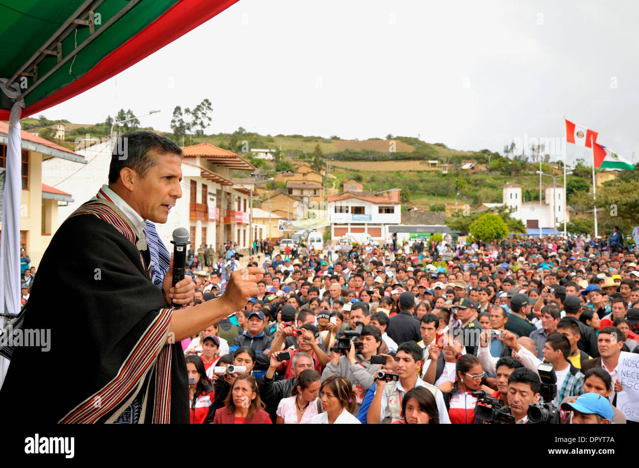 Luya, Pérou. 16 janvier, 2014. Image fournie par la présidence du Pérou montre le président péruvien Ollanta Humala (L) un discours à Luya, Pérou, le 16 janvier 2014. La présidence de crédit : Pérou/Xinhua/Alamy Live News Banque D'Images