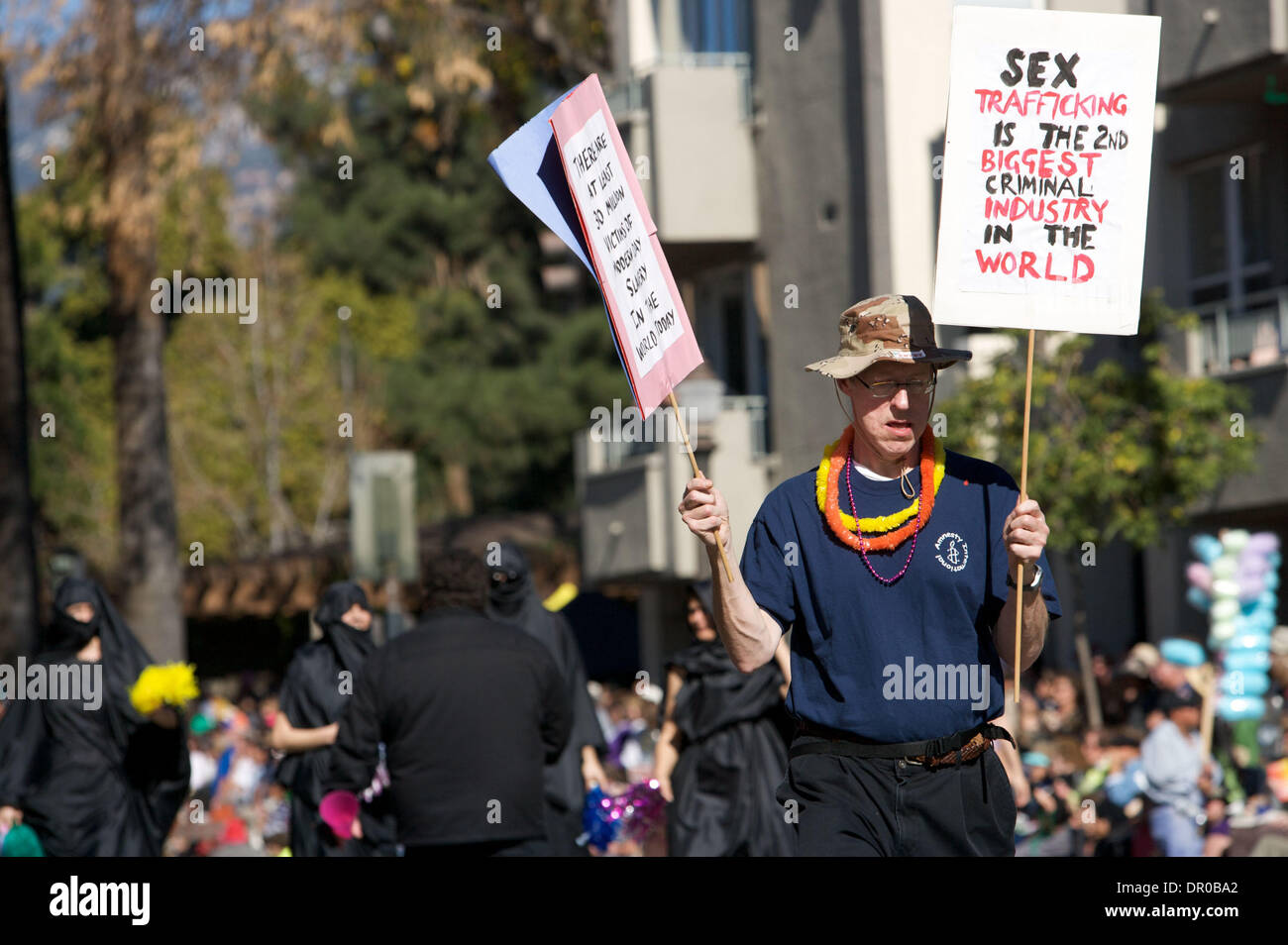 Jan 18, 2009 - Pasadena, Californie, USA - manifestant contre l'esclavage au cours de la 32e parade annuelle Doo Dah, une farce populaire et flamboyant défilé. (Crédit Image : © Karl Polverino/ZUMA Press) Banque D'Images