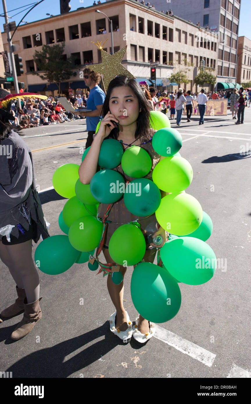 Jan 18, 2009 - Pasadena, Californie, USA - fille de raisin au cours de la 32e parade annuelle Doo Dah, une farce populaire et flamboyant défilé. (Crédit Image : © Karl Polverino/ZUMA Press) Banque D'Images