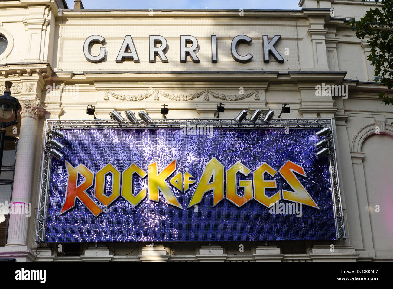 Théâtre Garrick Theatre de Londres en terre, publicité Rock of Ages, Charing Cross Road, London, England, UK Banque D'Images