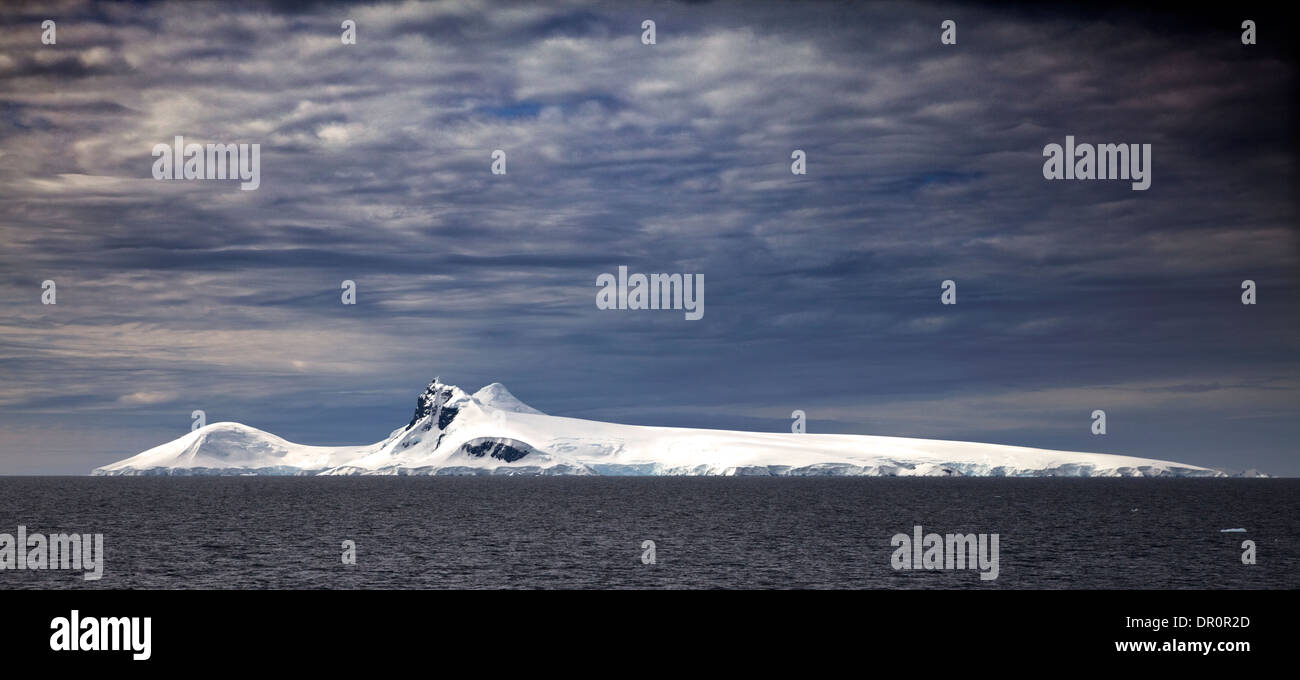 Île au large de la péninsule Antarctique Banque D'Images