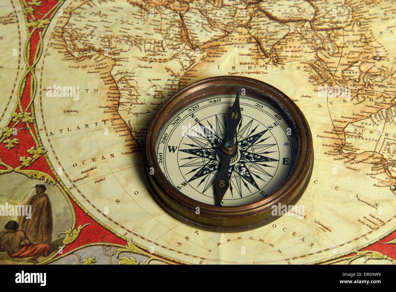 Carte au Trésor, ancien système de navigation, boussole et orientation  Photo Stock - Alamy