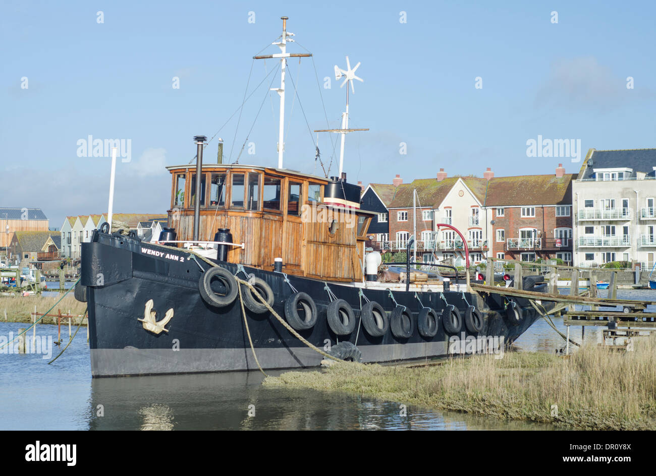 Wendy Ann 2, un vieux remorqueur portuaire en restauration amarré sur la rivière Arun à Littlehampton, West Sussex, Angleterre, Royaume-Uni. Banque D'Images