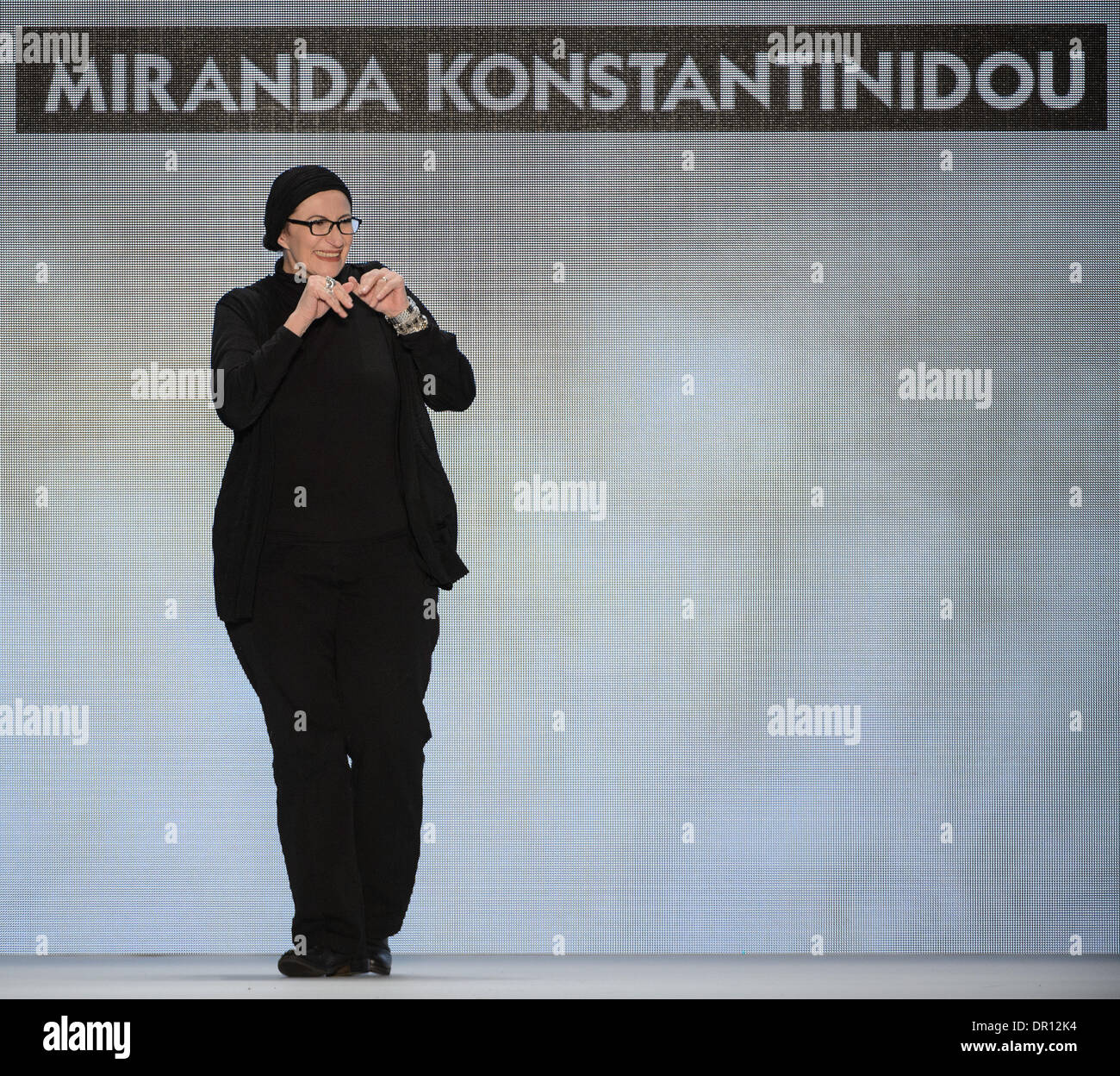 Berlin, Allemagne. 17 Jan, 2014. Créateur de mode Miranda Konstantinidou grec après son show à Mercedes-Benz Fashion Week à Berlin, Allemagne, 17 janvier 2014. Les oeuvres de la collection automne/hiver 2014-2015 sont présentés à la Berlin Fashion Week. Photo : Robert Schlesinger/dpa/Alamy Live News Banque D'Images