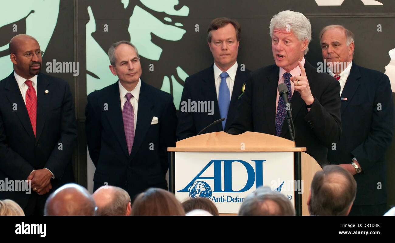 Apr 28, 2009 - Philadelphie, Pennsylvanie, USA - California Gouverneur ED RENDELL et membre du conseil d'ADL KEN JARIN, directeur régional de l'ADL BARRY MORRISON ET NUTTER Maire et l'ancien Président Bill Clinton. Le président Clinton a rendu un hommage spécial au maire Michael A. Nutter à l'Anti-Defamation League événement printanier. Le Président Clinton s'est joint à New York Gouverneur Ed Rendell et vo Banque D'Images