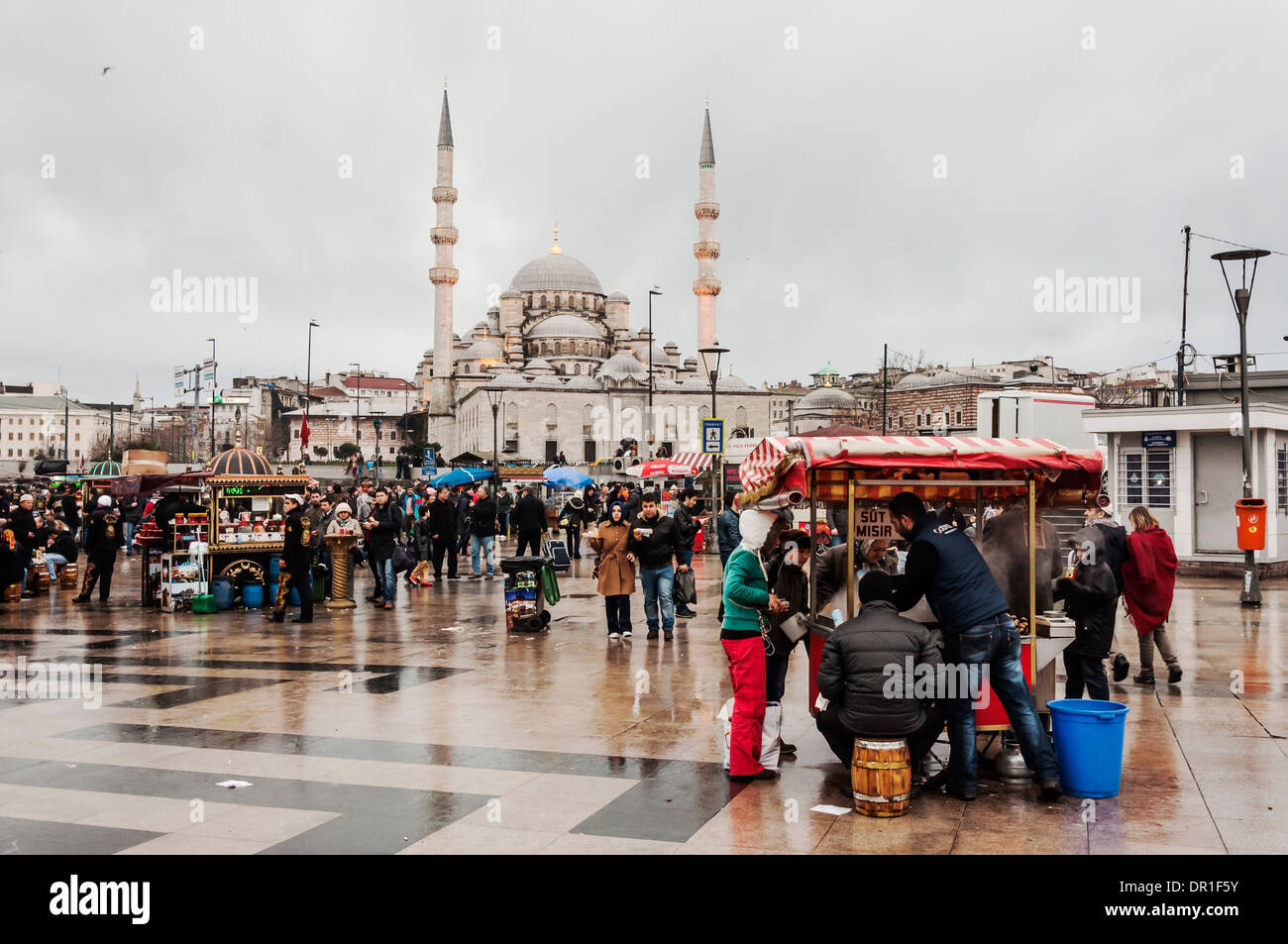 Vue de la place et la mosquée à Istanbul, Turquie Banque D'Images