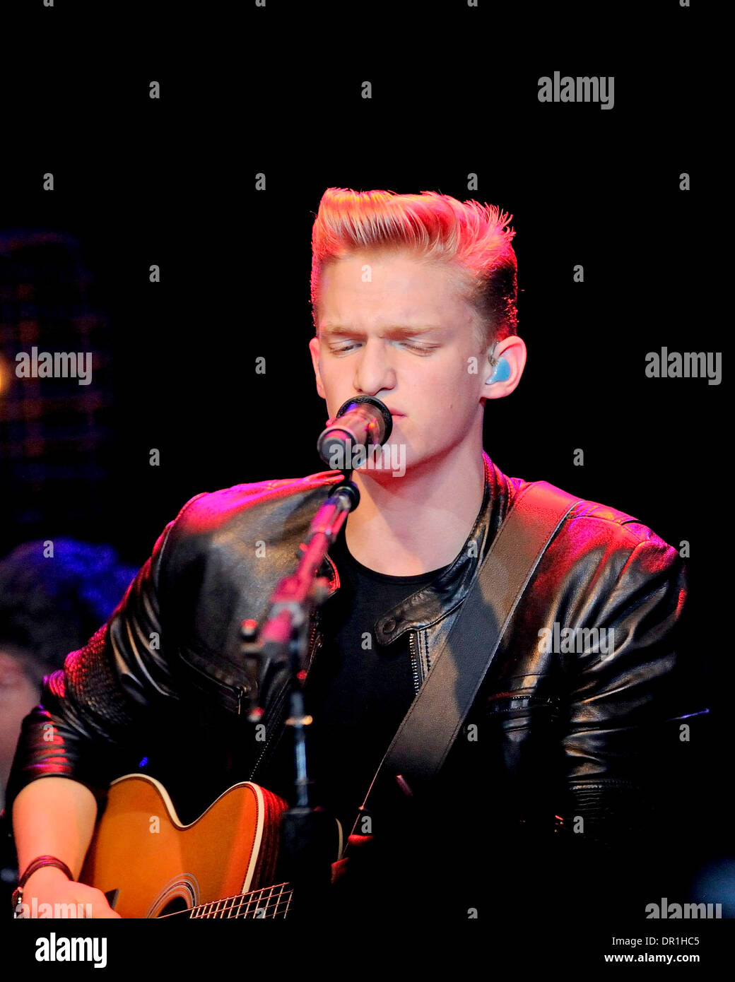 Toronot, Canada. 16 janvier 2014. La chanteuse australienne Cody Simpson à l'exécution de Virgin Mobile Mod Club durant ses sessions acoustiques 'La Tour'. Credit : EXImages/Alamy Live News Banque D'Images