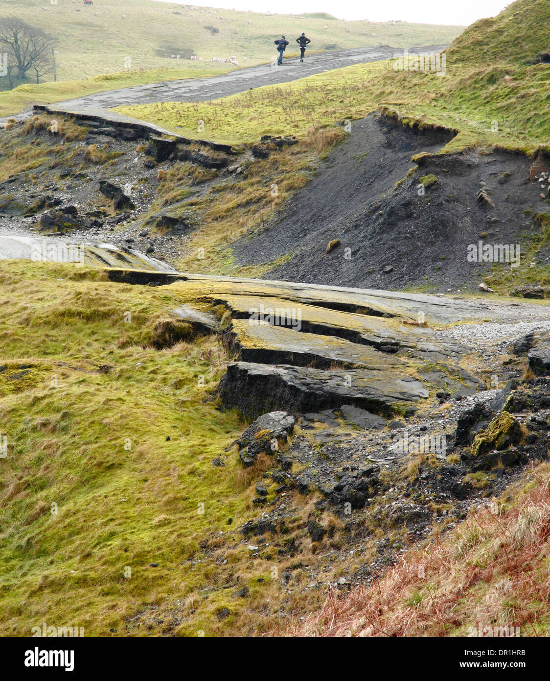 Glissement de terrain sur face est de Mam Tor, un ancien fortin géologiquement instable au-dessus de Castleton, Peak District, Derbyshire, Royaume-Uni Banque D'Images