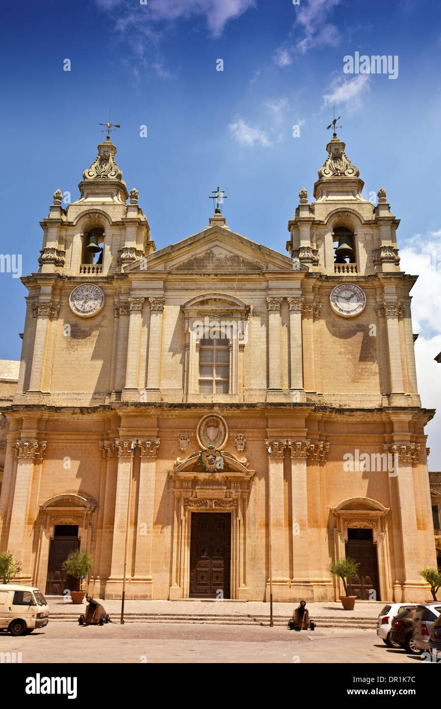 La Cathédrale St Paul est la couronne de l'élégante architecture, ville fortifiée de Mdina (la ville de Silence), Malte. Banque D'Images