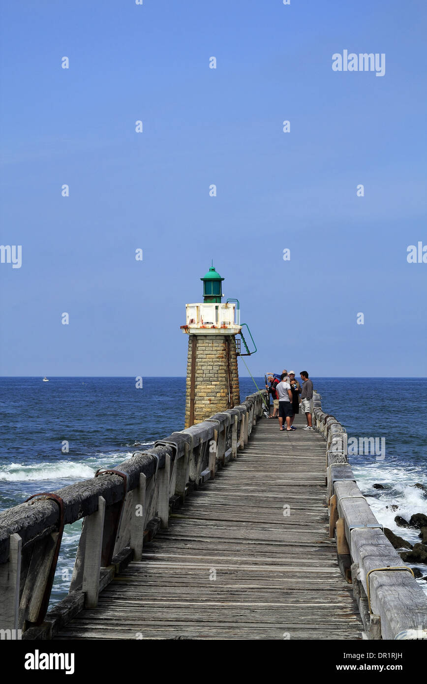 La jetée, estacade, et le phare à Capbreton, dans les Landes, Océan Atlantique, France Banque D'Images