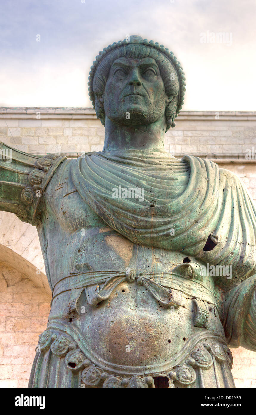 Italie, Pouilles, Barletta, le colosse statue Banque D'Images