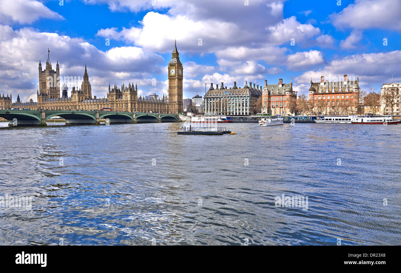 Le Palais de Westminster est le lieu de réunion de la Chambre des communes et de la Chambre des Lords Banque D'Images