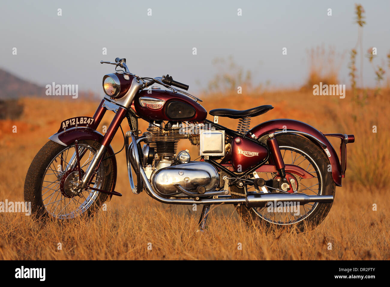 Vintage royal enfield Banque de photographies et d'images à haute  résolution - Alamy