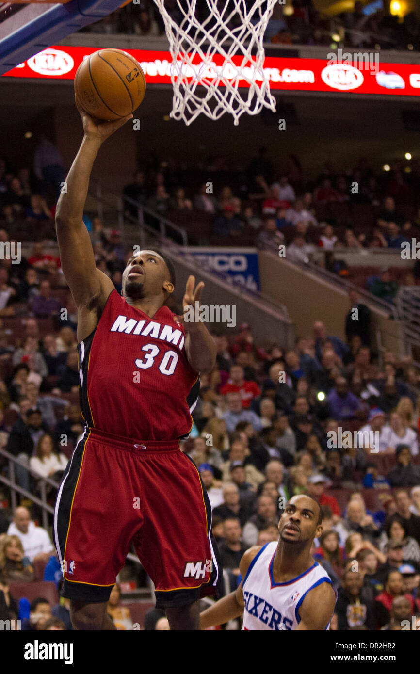 17 janvier 2014 : Miami Heat guard point Norris Cole (30) monte pour la tourné au cours de la NBA match entre le Heat de Miami et les Philadelphia 76ers au Wells Fargo Center de Philadelphie, Pennsylvanie. La chaleur gagner 101-86. Christopher Szagola/Cal Sport Media Banque D'Images