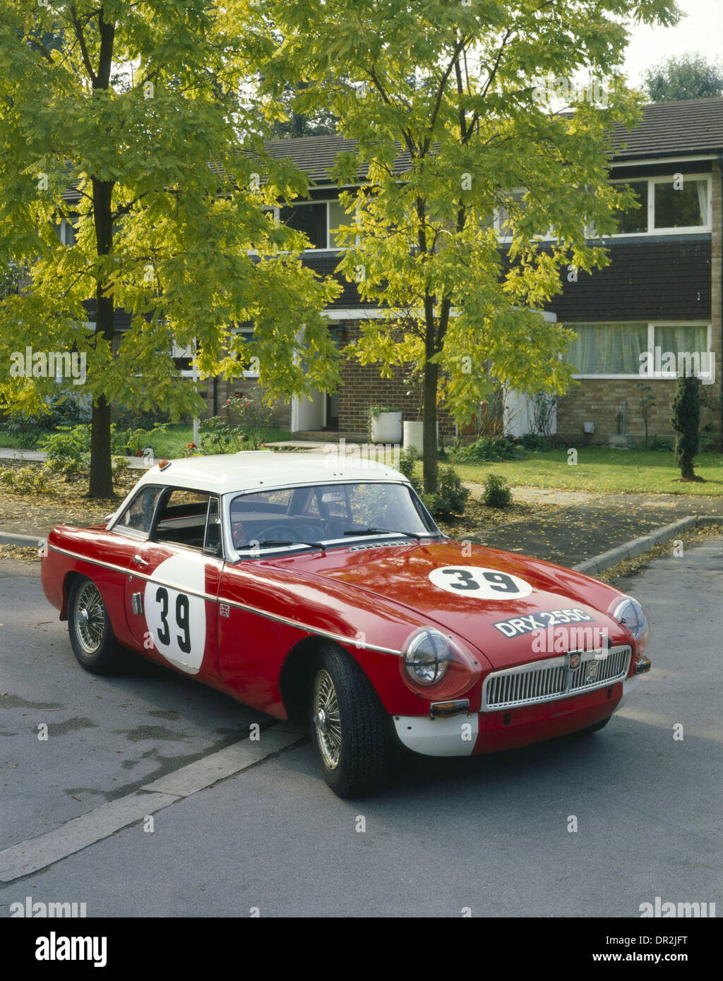 MG MGB - 1965 EX PADDY HOPKIRK LE MANS - Voiture de course voiture de course classique, aussi motivé par paddy Banque D'Images