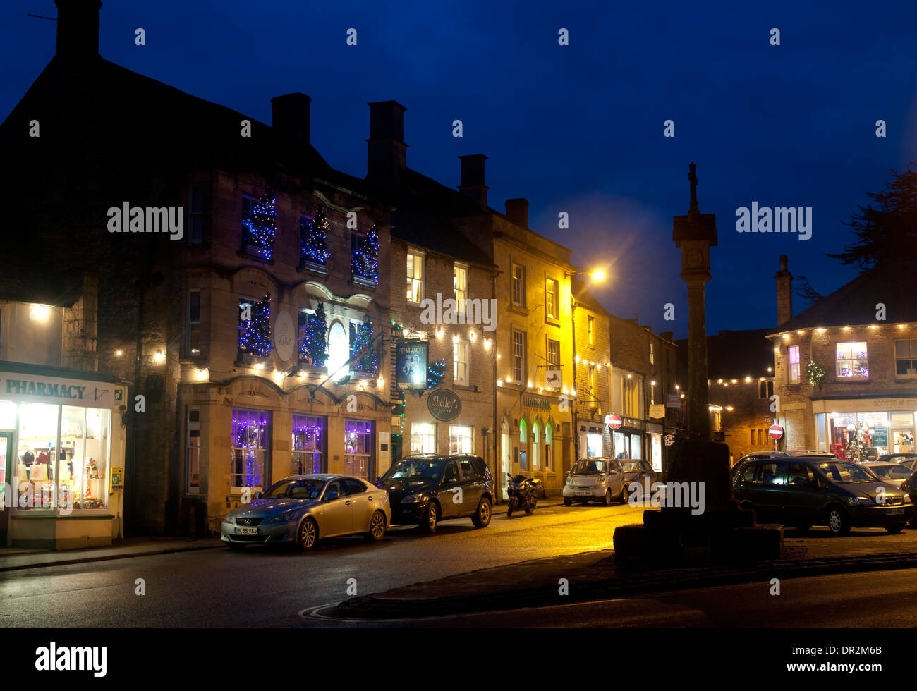Place du marché à Noël, Stow-on-the-Wold, Gloucestershire, Royaume-Uni Banque D'Images