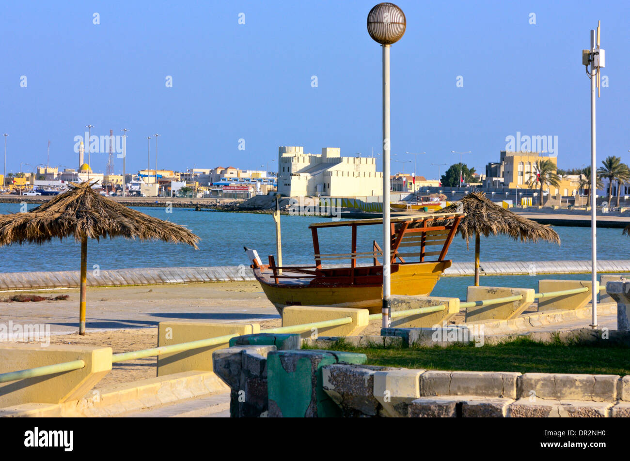 Corniche d'Al Khor avec vue vers l'ancien château, au Qatar Banque D'Images