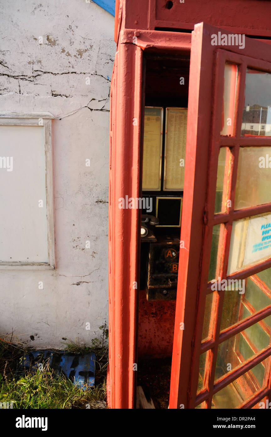 Rouge désaffectées K6 téléphone fort complet avec un original des années 50, téléphone Easdale, Argyll and Bute, Ecosse Banque D'Images