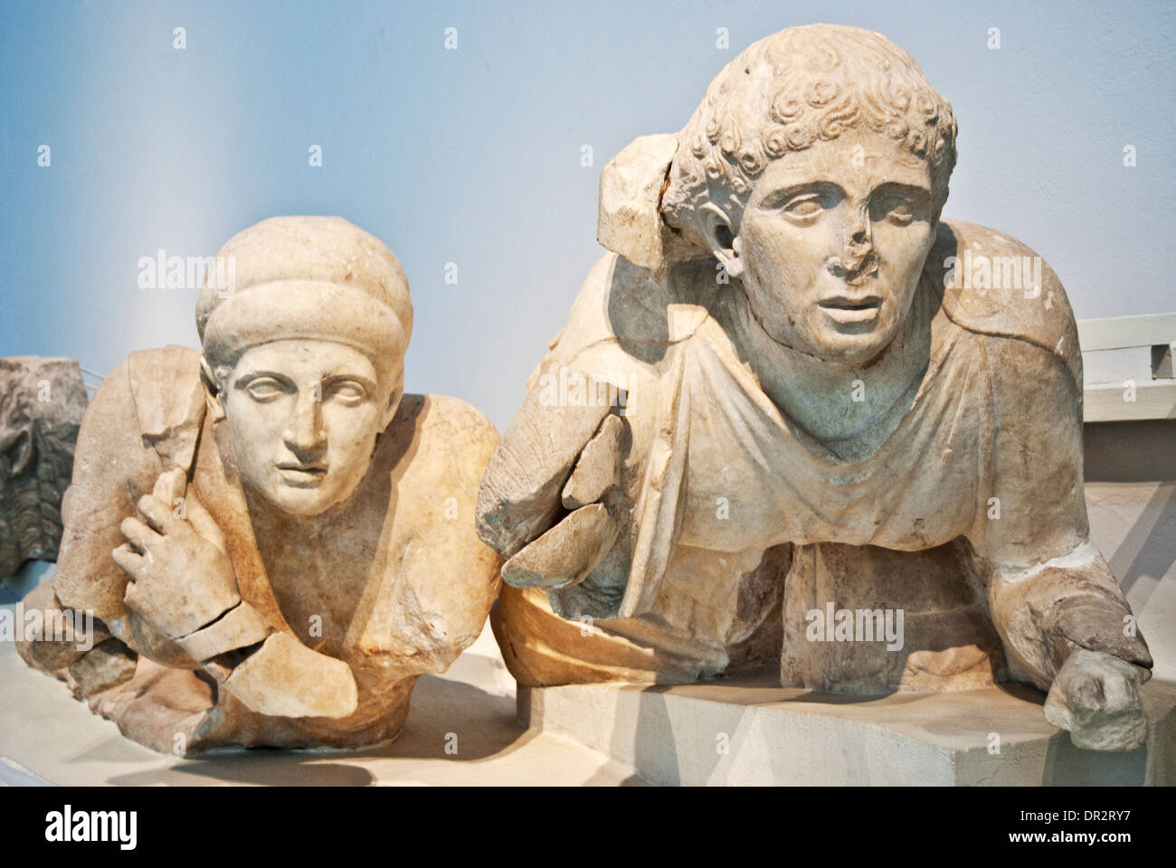 Lapith les femmes de l'ouest fronton du temple de Zeus, à Olympie, Musée archéologique. Banque D'Images