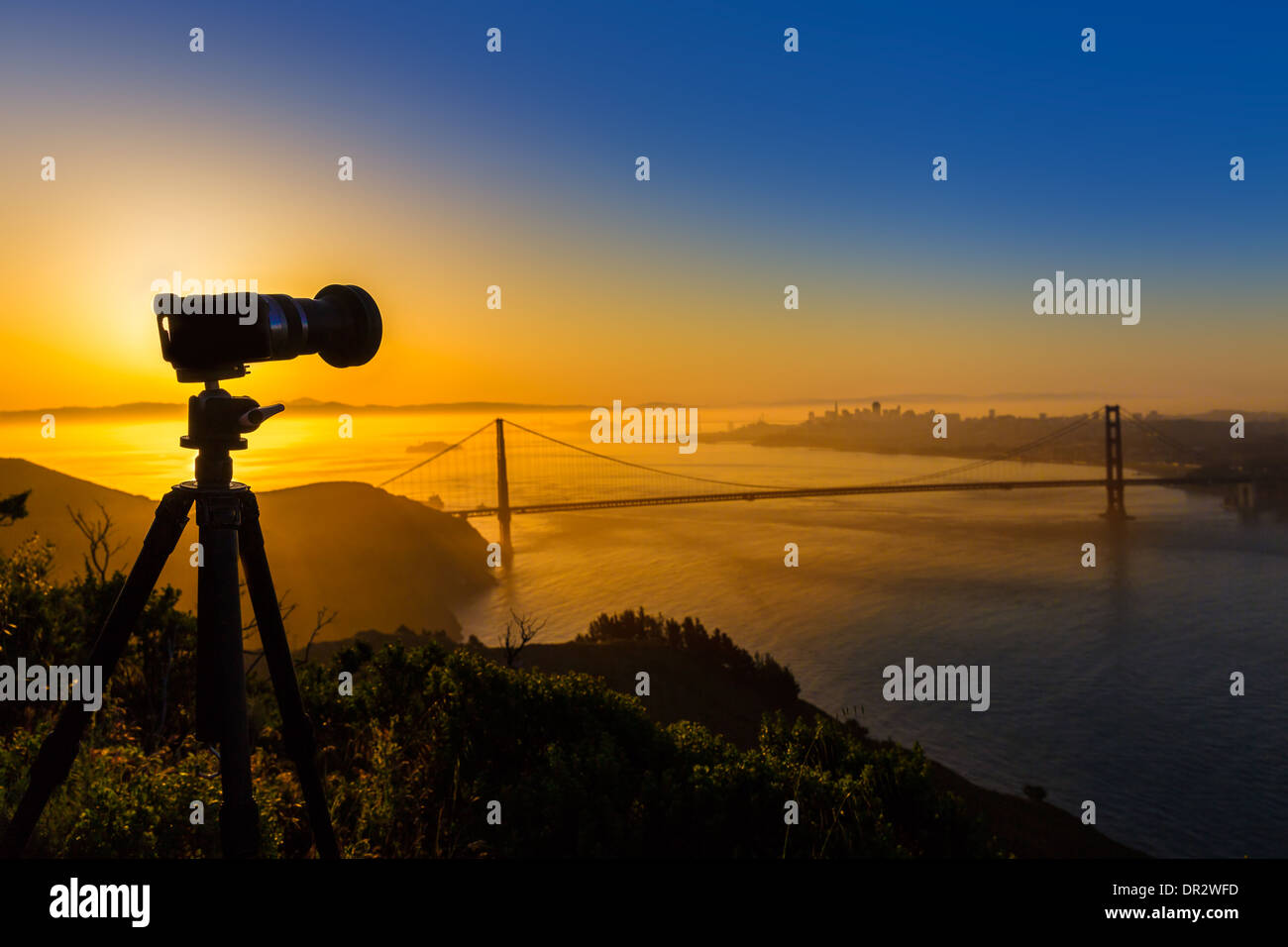 Golden Gate Bridge San Francisco California USA lever du soleil avec caméra photo silhouette Banque D'Images