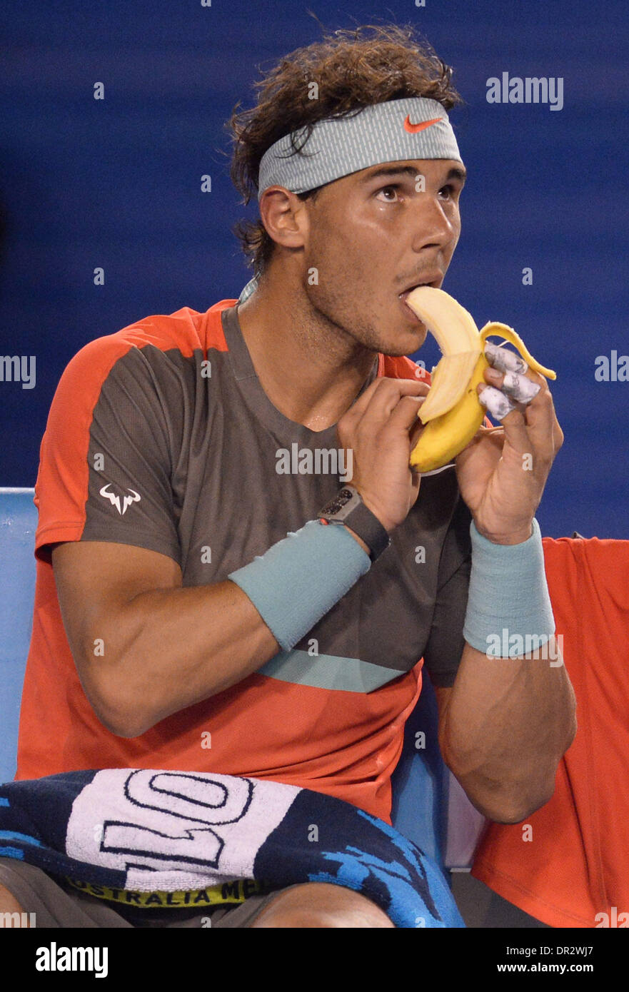 Rafael nadal spain eats banana Banque de photographies et d'images à haute  résolution - Alamy