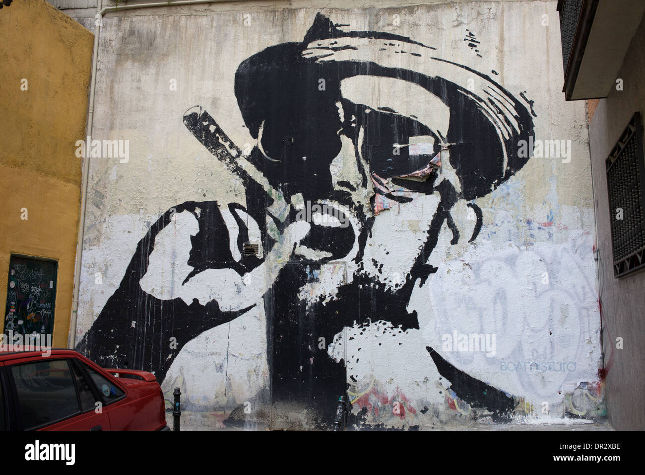 Homme avec un cigare, fresque sur la paroi d'un immeuble à Madrid, Espagne. Banque D'Images