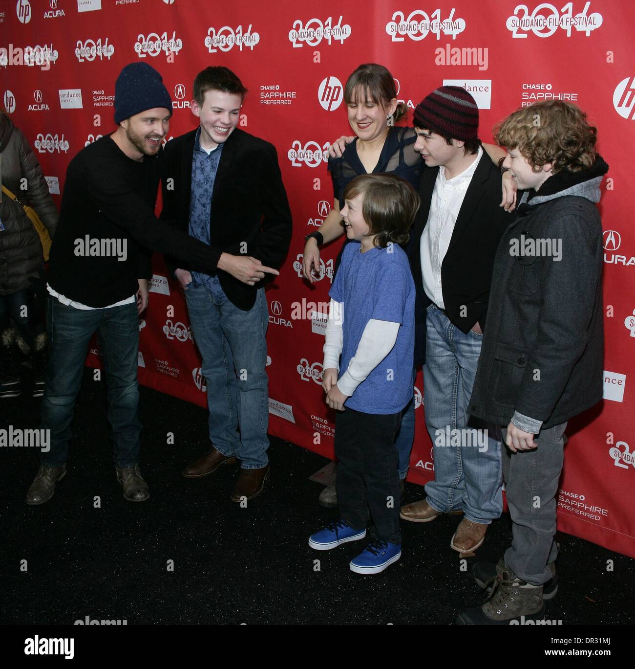 Park City, Utah, USA. 17 Jan, 2014. Aaron Paul, Kat Candler, Josh Wiggins, Camron Owens, Deke Garner, Dylan Cole aux arrivées d'HELLION en première mondiale au Festival du Film de Sundance 2014, Library Theatre Centre, Park City, UT 17 Janvier, 2014. Credit : James Atoa/Everett Collection/Alamy Live News Banque D'Images