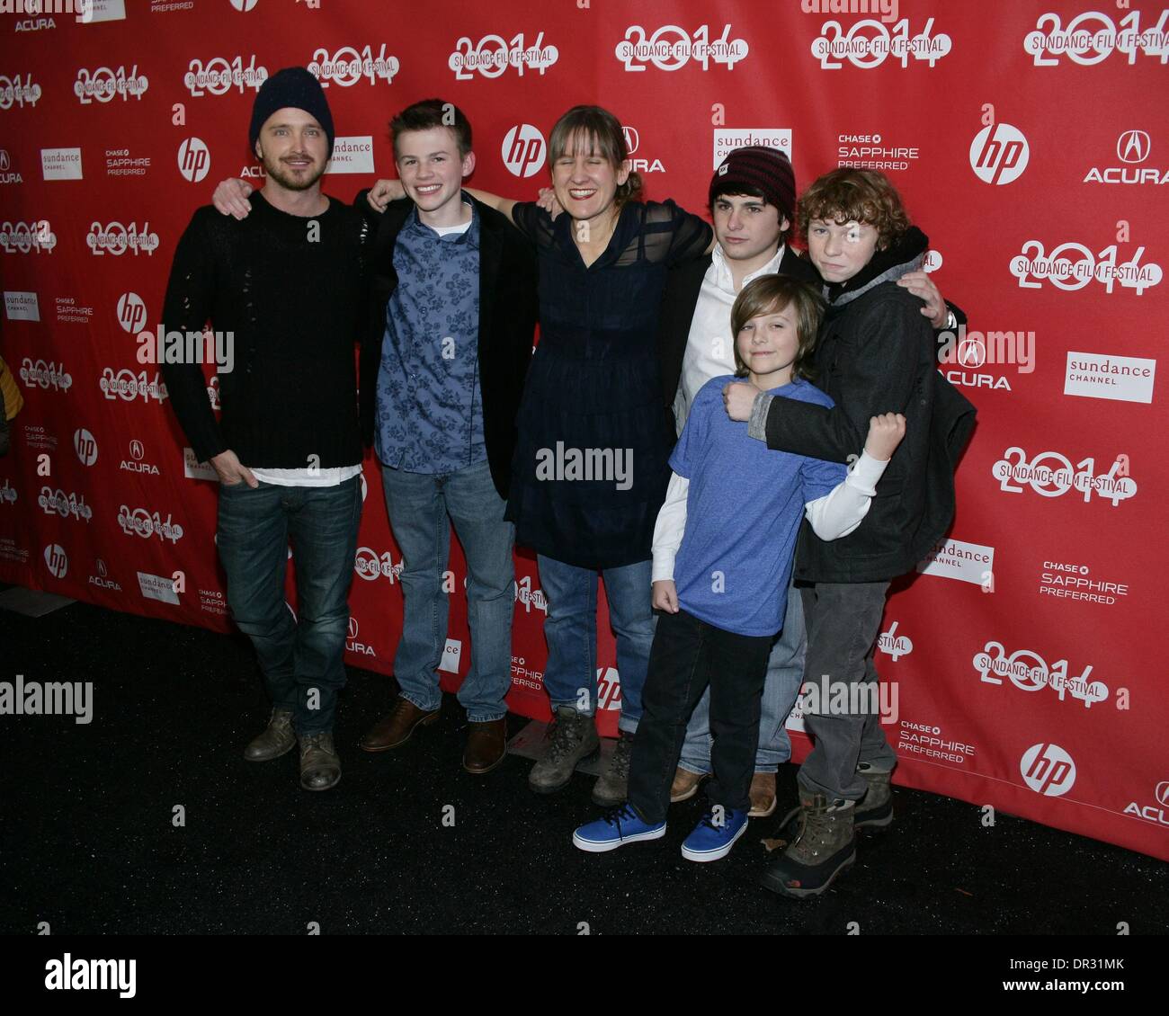 Park City, Utah, USA. 17 Jan, 2014. Aaron Paul, Kat Candler, Josh Wiggins, Camron Owens, Deke Garner, Dylan Cole aux arrivées d'HELLION en première mondiale au Festival du Film de Sundance 2014, Library Theatre Centre, Park City, UT 17 Janvier, 2014. Credit : James Atoa/Everett Collection/Alamy Live News Banque D'Images